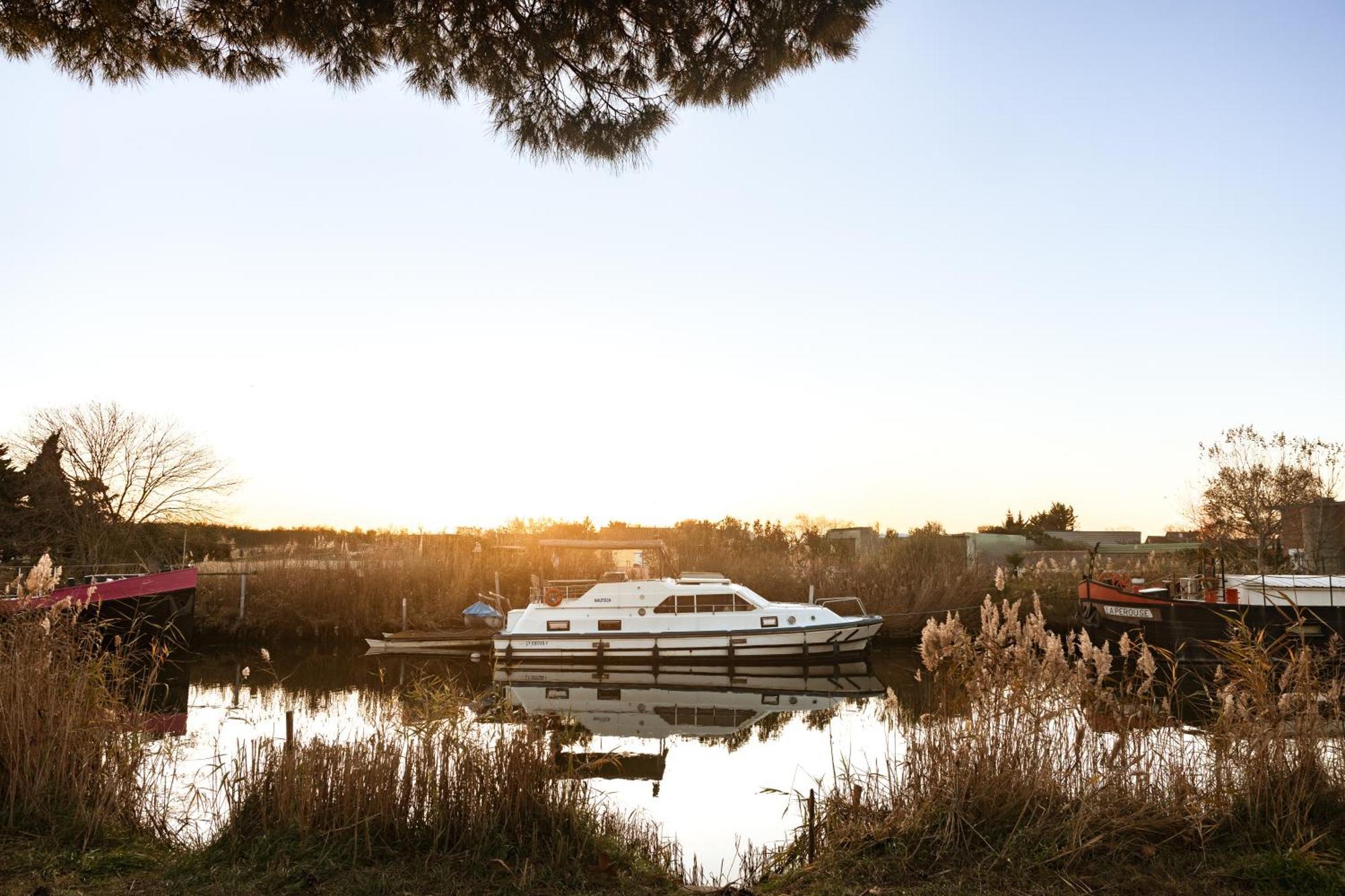 Les Jardins Du Canal Piscine Chauffee Aigues-Mortes Esterno foto