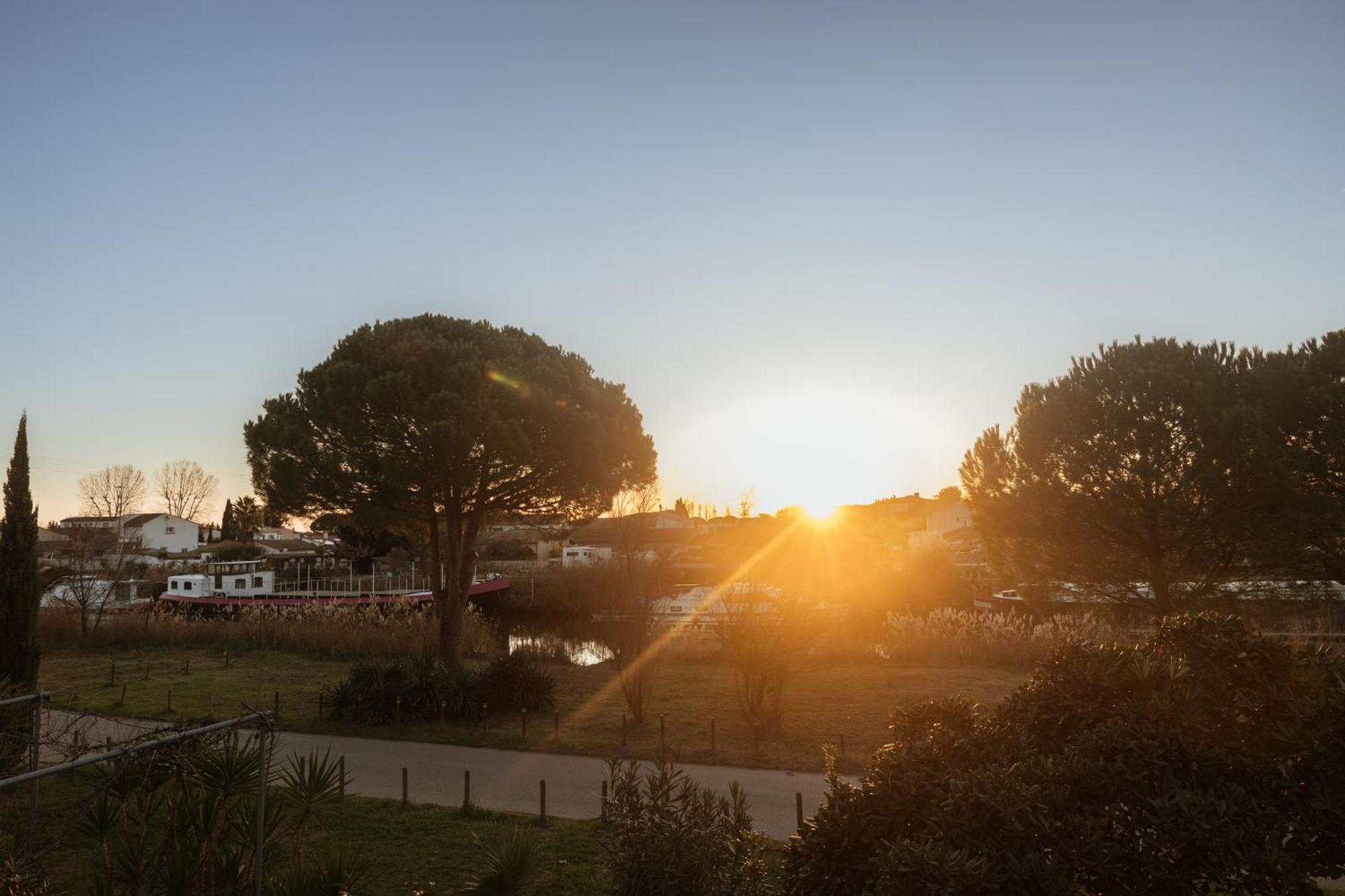 Les Jardins Du Canal Piscine Chauffee Aigues-Mortes Esterno foto